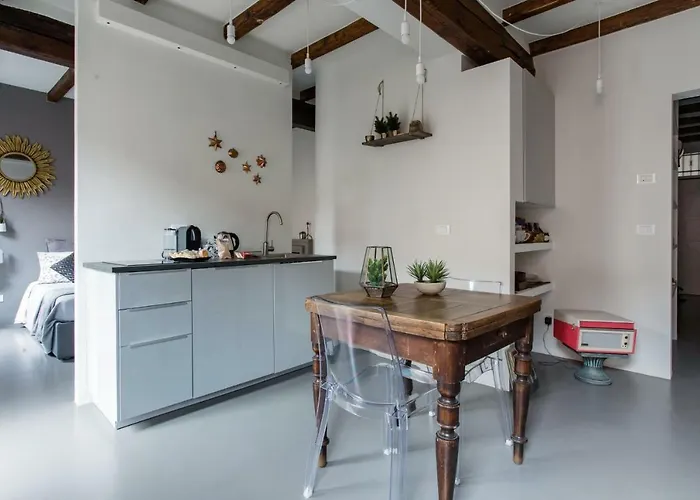 Charming Flat Righi شقة