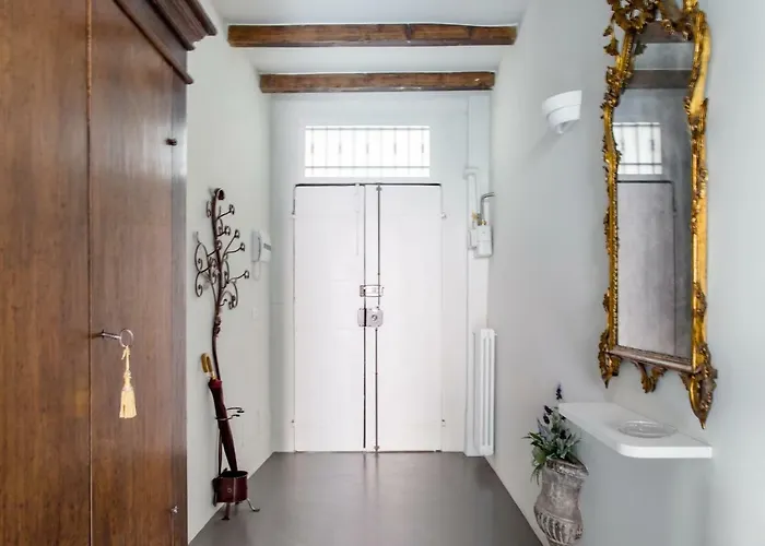 Charming Flat Righi شقة