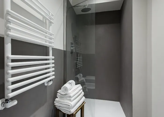 Charming Flat Righi * بولونيا