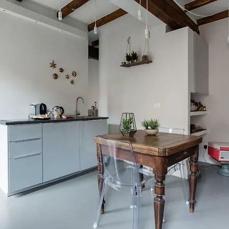 Charming Flat Righi Апартаменты